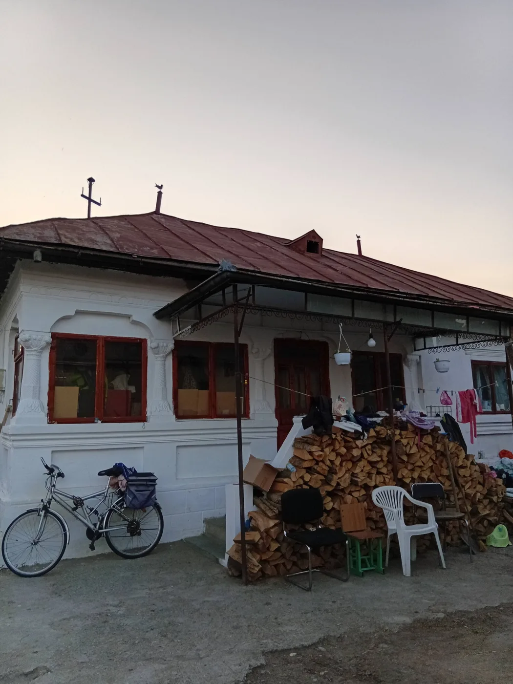 Casă cu teren 1300 mp în VâLCEA