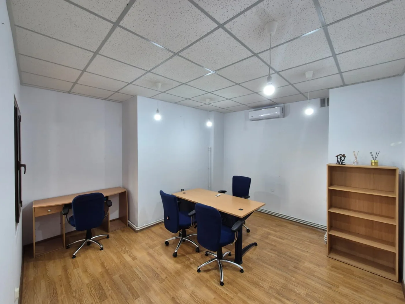 Birou/spatiu de închiriat cu utilitati incluse (CRAIOVEI)