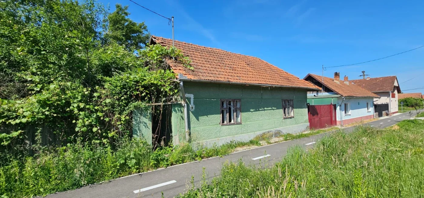 Casă bătrânească cu teren 100mp